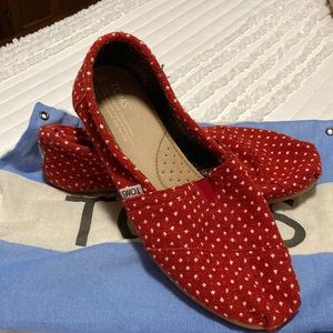 Tom’s red white polkadots